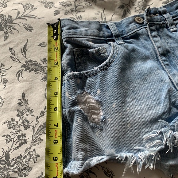 Hollister distressed jean shorts - Picture 10 of 12